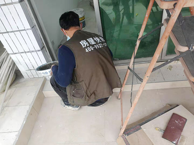 從化區(qū)地磚防水多少錢一平米？不敲瓷磚