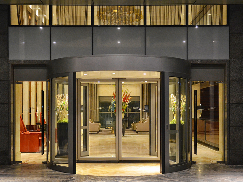 公寓門窗修補翻新多少錢？