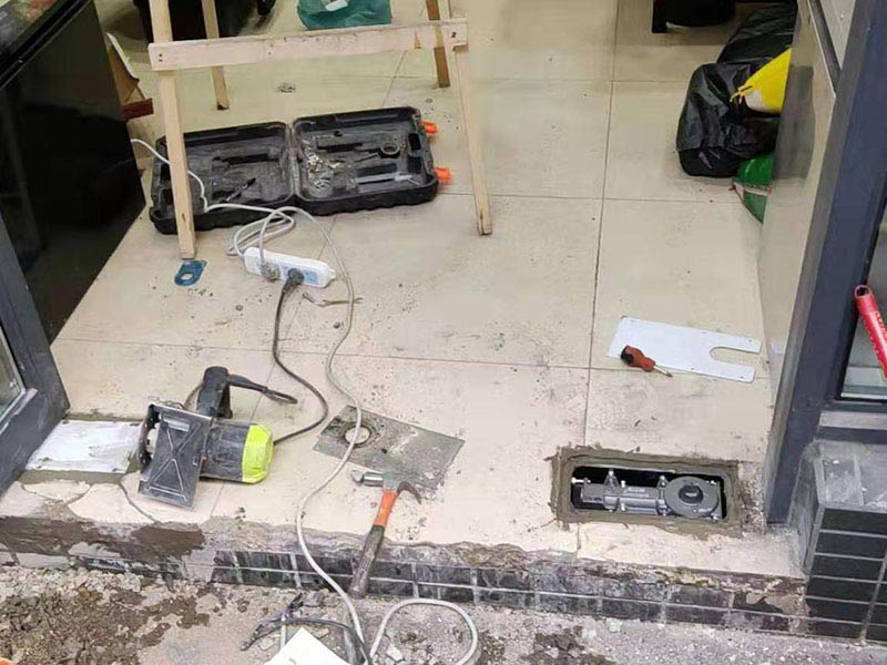 玻璃門地彈簧壞了怎么修？玻璃門地彈簧