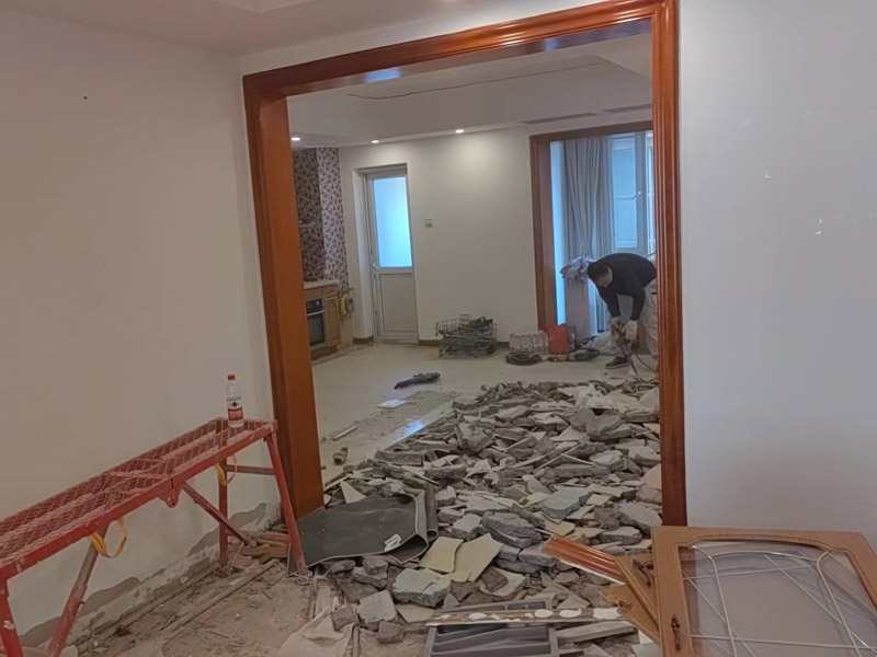 頂樓房子側(cè)墻體漏水全部貼瓷磚可以嗎