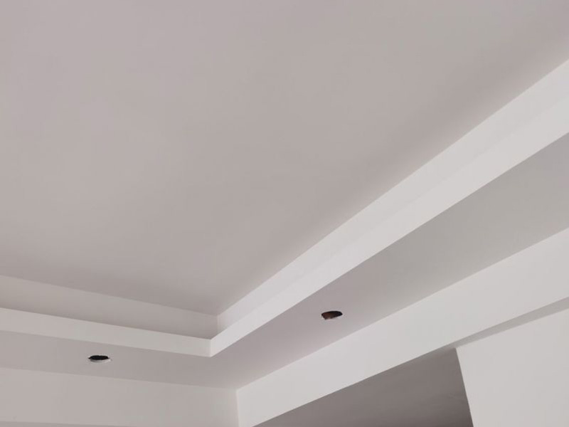 客廳天花板滲水到樓下又沒水咋回事