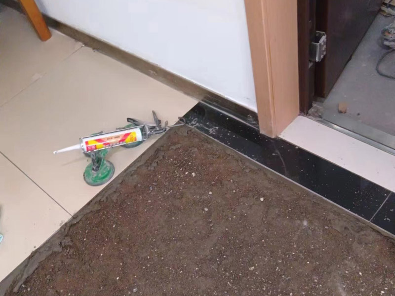 墻邊的踢腳板脫落怎么處理