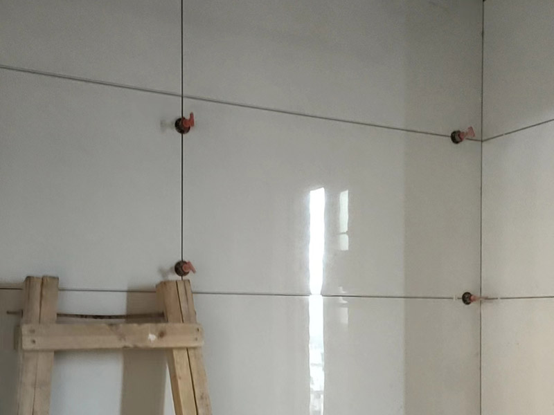 衛(wèi)生間墻面瓷磚45度裂縫原因