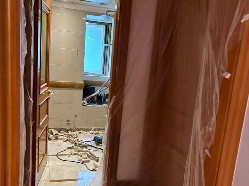 原生鋁和鋁合金在陽臺窗戶上有何不同