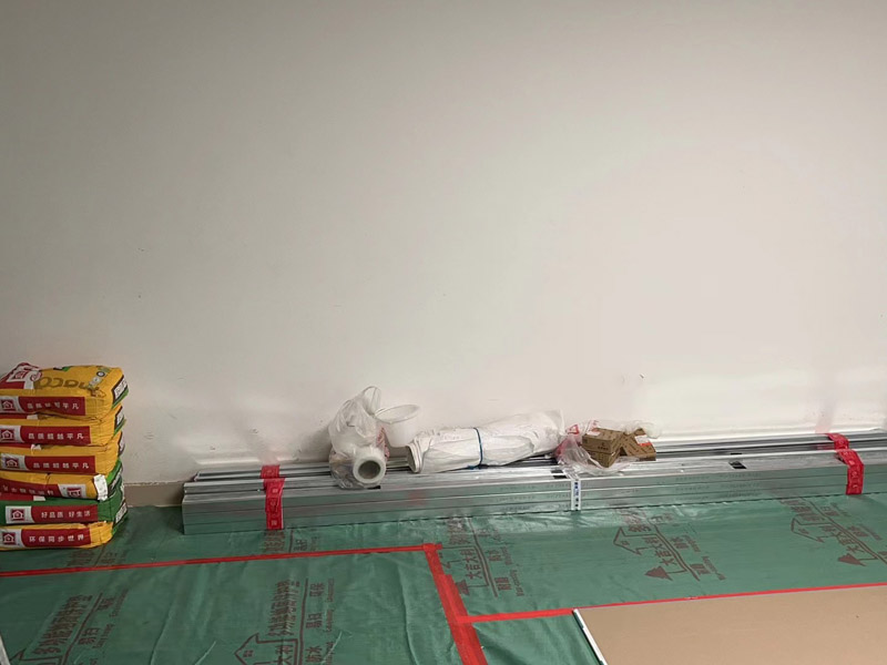 裝修客廳刷漆和貼瓷磚哪個(gè)更環(huán)保