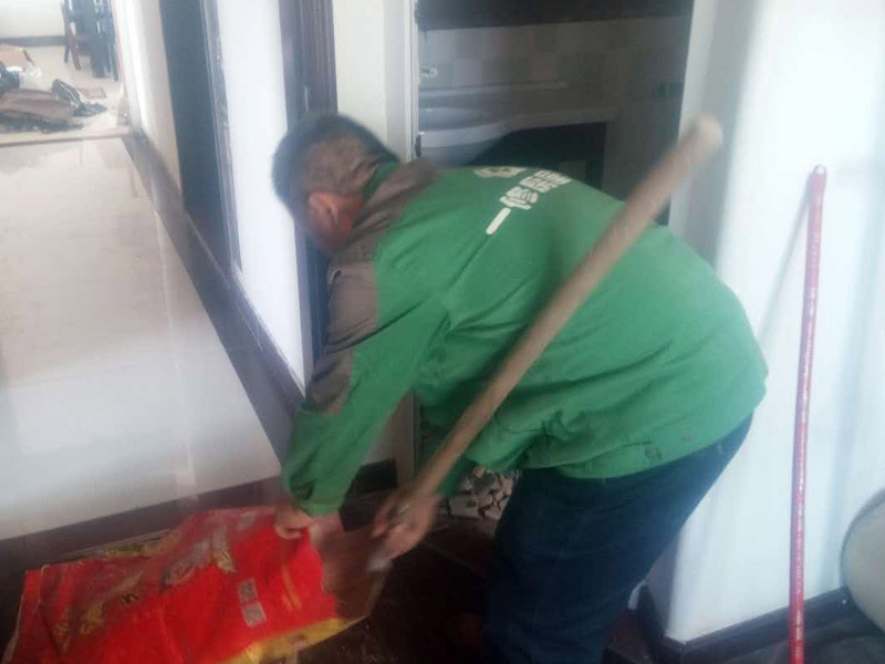 衛(wèi)生間補(bǔ)磚，建渣清理