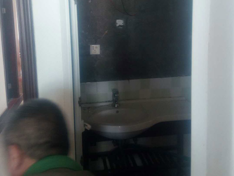 衛(wèi)生間補(bǔ)磚，建渣清理