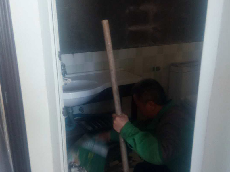 衛(wèi)生間補(bǔ)磚，建渣清理